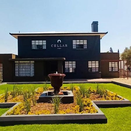 Cellar In Town Bed & Breakfast Robertson Bagian luar foto