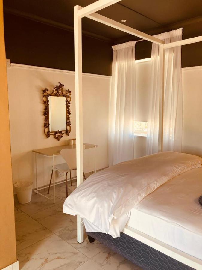 Cellar In Town Bed & Breakfast Robertson Bagian luar foto