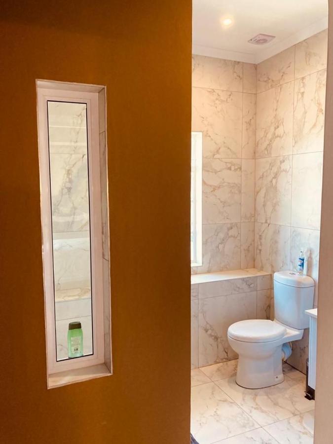 Cellar In Town Bed & Breakfast Robertson Bagian luar foto